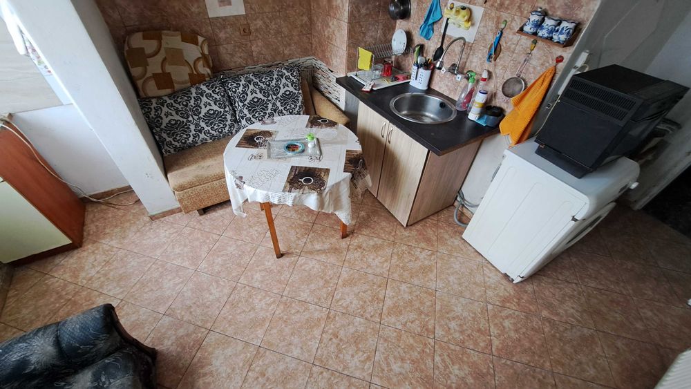 Дава се под наем Двустаен апартамент в Бургас, Меден рудник - зона А - 60 кв.м за 153 € - Снимка #2