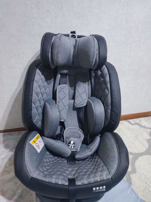 Sotiladi: Bolalar uchun universal
avtokreslo (0-12 yosh)
Holati: Yangi