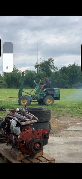 Vînd stivuitor 4x4