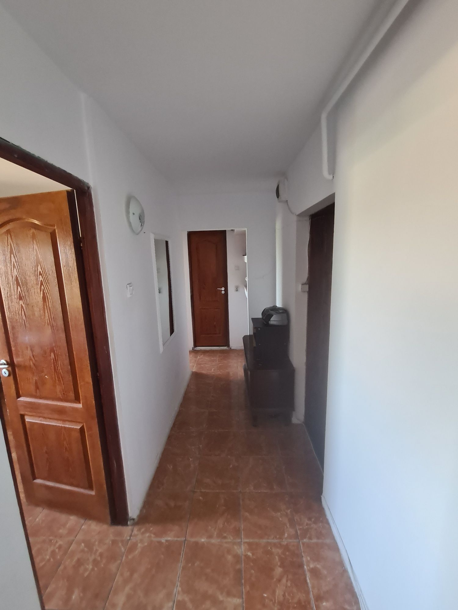 Vând apartament în Podu iloaiei 2 camere decomandat