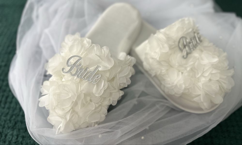 Set papucei si diadema bride