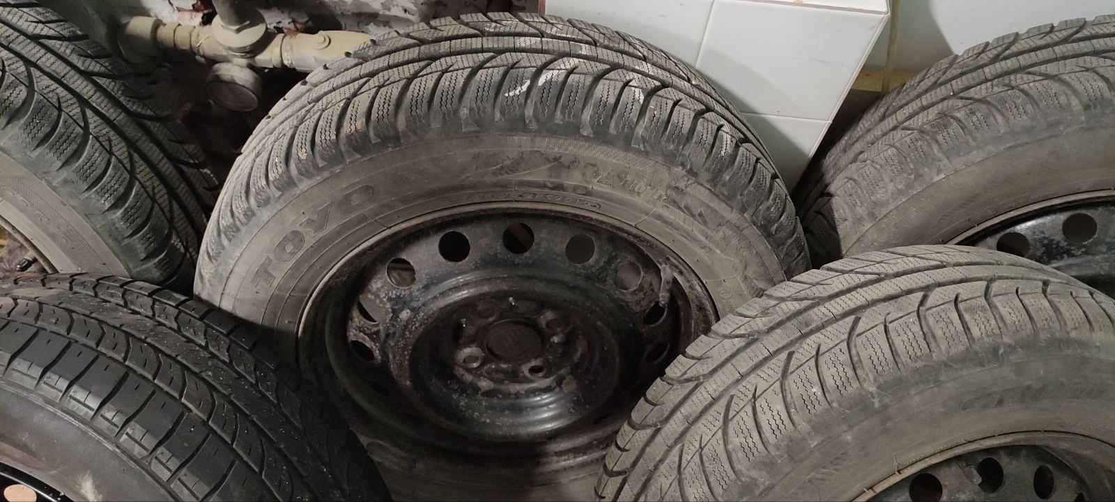 Метални Джанти 15" 5 бр. + Зимни гуми Toyo Snowprox 185/65 R15