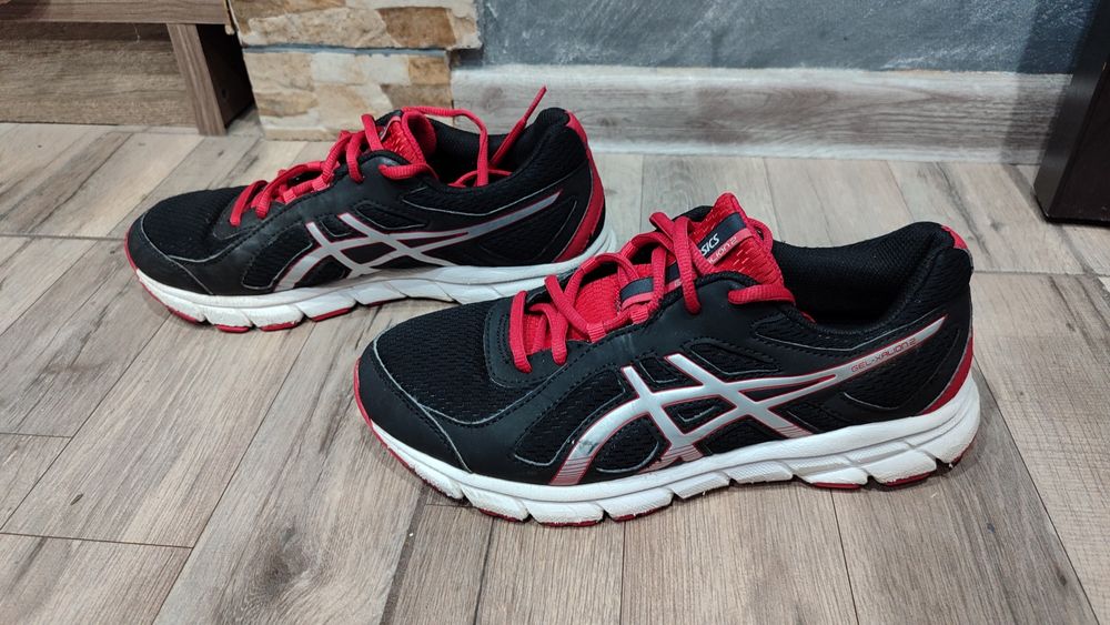 Маратонки ASICS номер 39