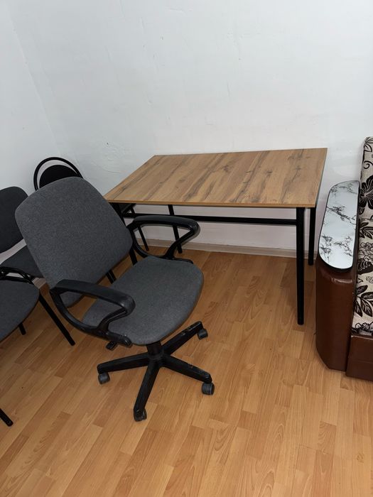 стол для компьютера ножки железные и кресло