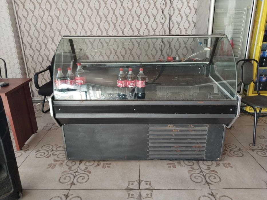 Продам холодильник для кафе все работает