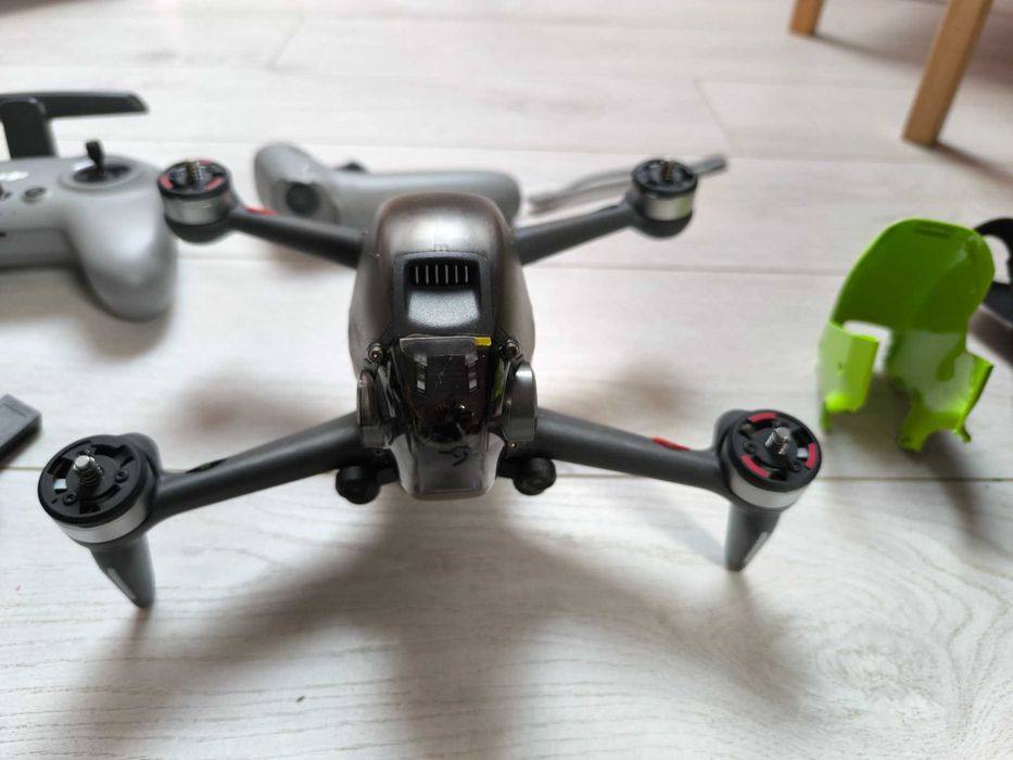 Състезателен и спортен дрон DJ FPV Combo