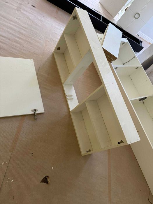 Мебели, пералня Beko и бойлер Eldom – отлично състояние!