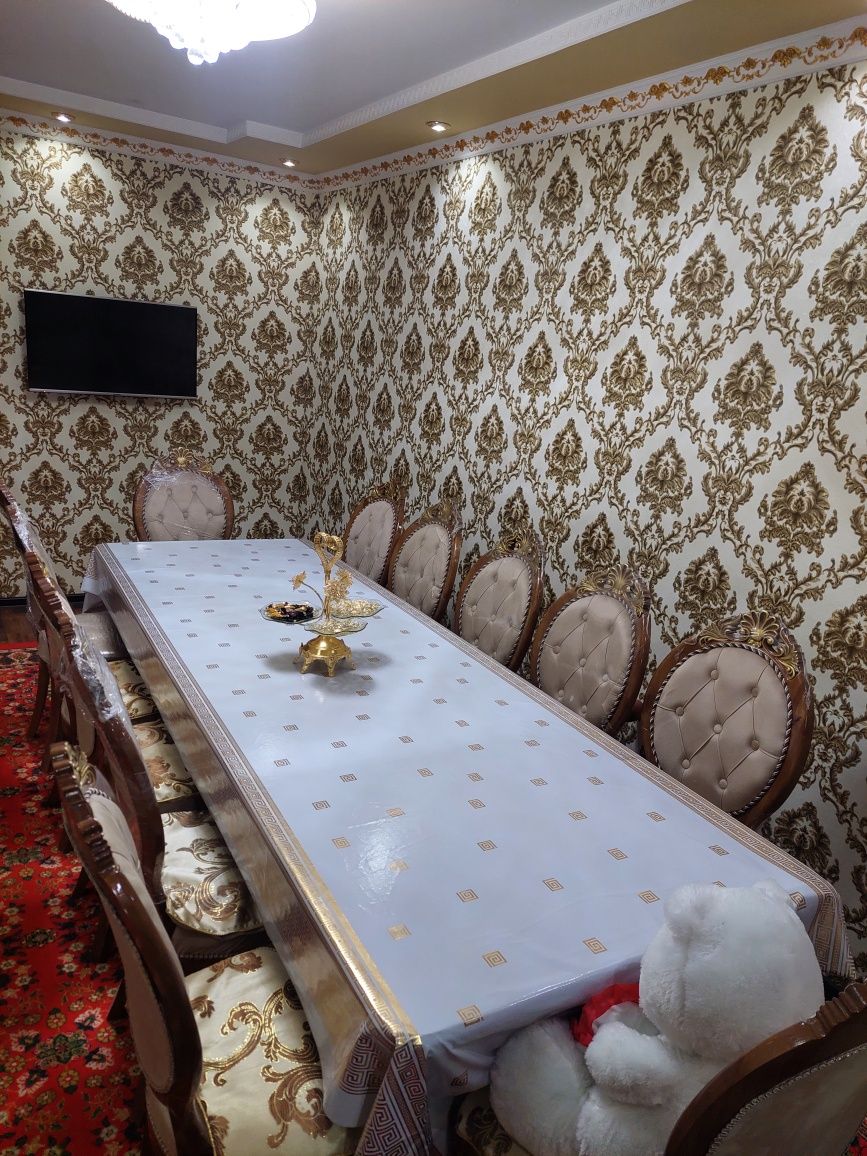 Мебель,  стол и стулья