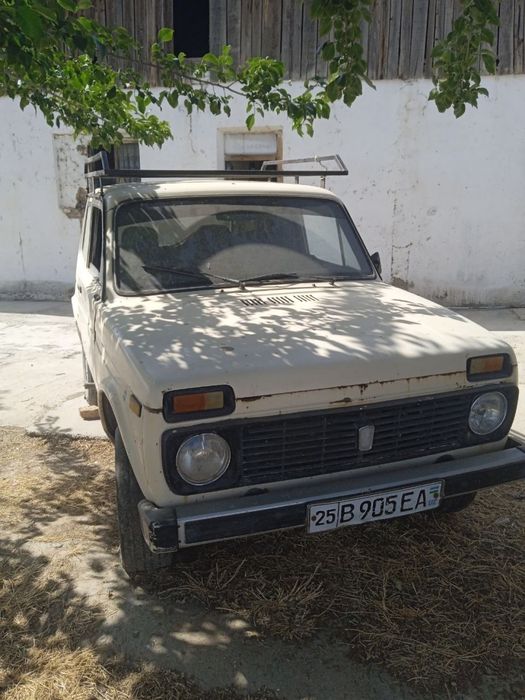 ВАЗ-2121 >