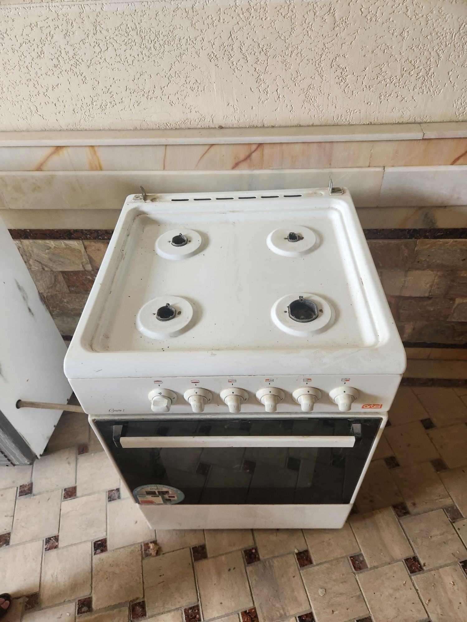 Газовая плита Artel Gusto 1 в хорошем состоянии