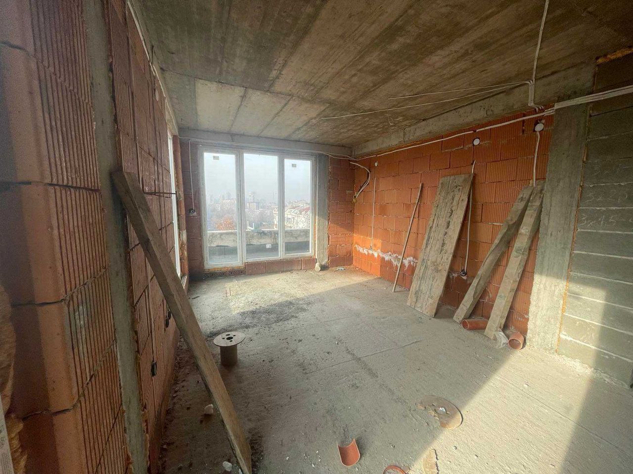Продава се Двустаен апартамент в Пловдив, Гагарин - 72 кв.м за 1084 €/кв.м - Снимка #1