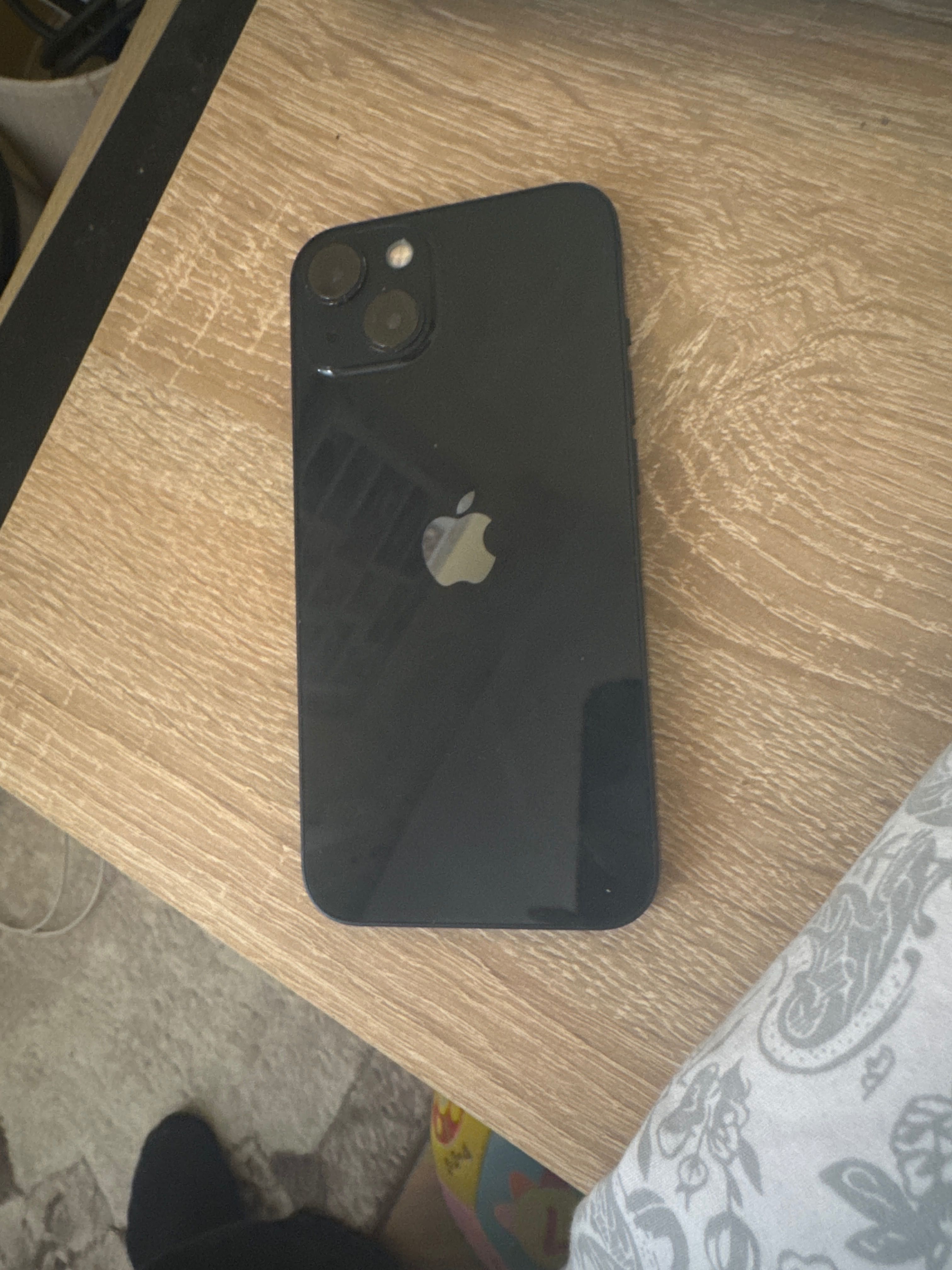 Продавам IPhone 13