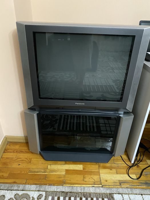 Телевизор с подставкой