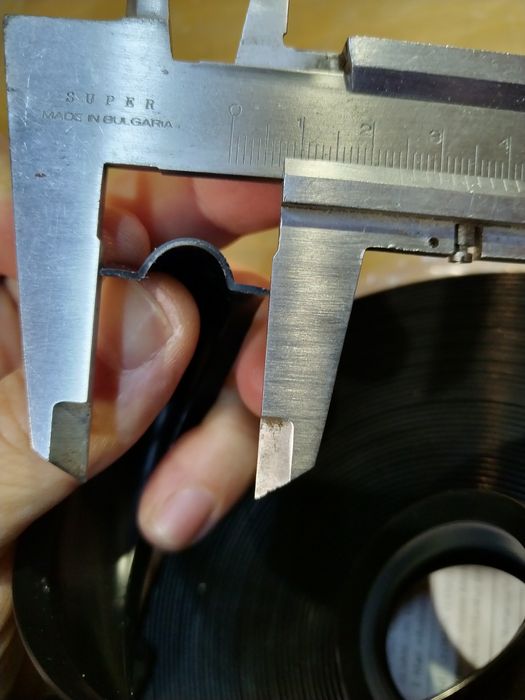 Гумиран протектор за алуминиева лайсна за каравана и кемпер