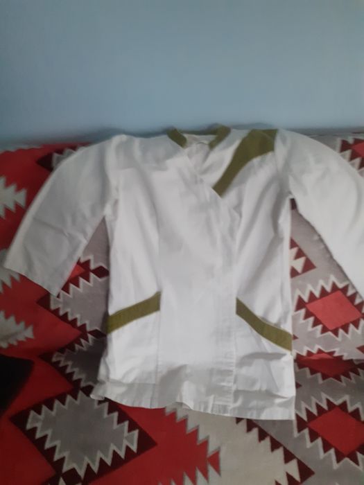 Vând haine foarte bune