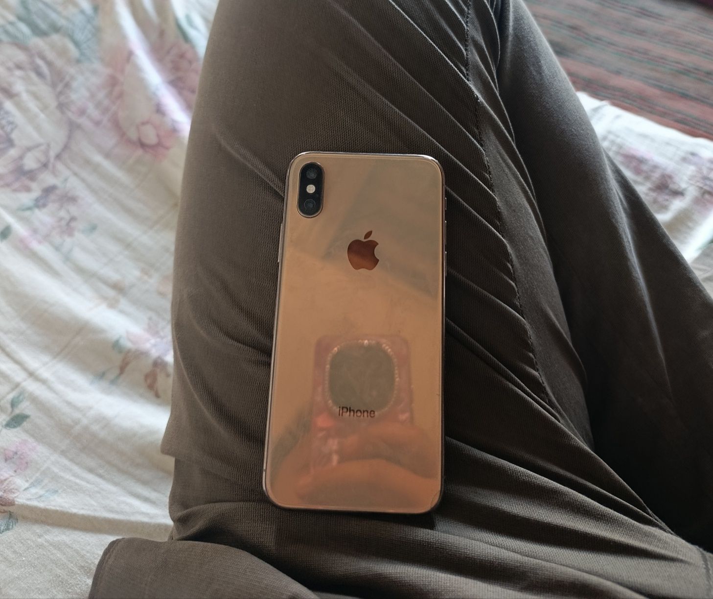iPhone xs gold 64