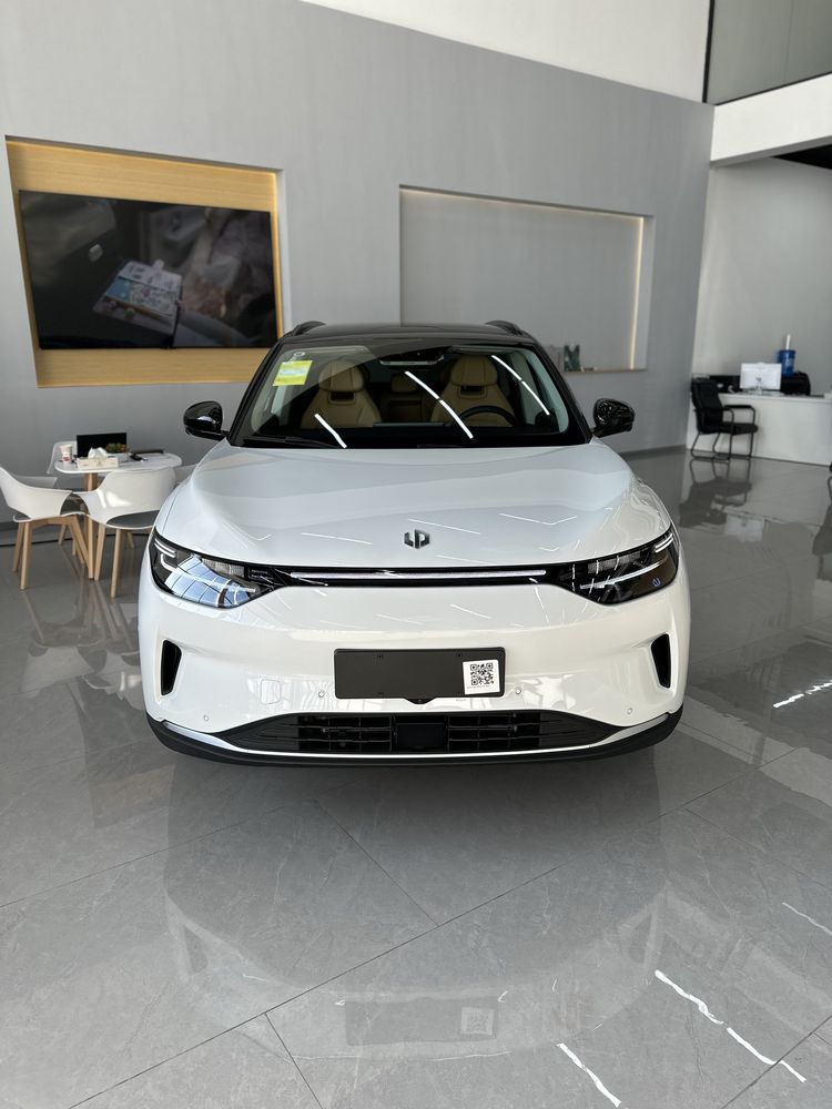 Leapmotor c 11 ev nalichida
