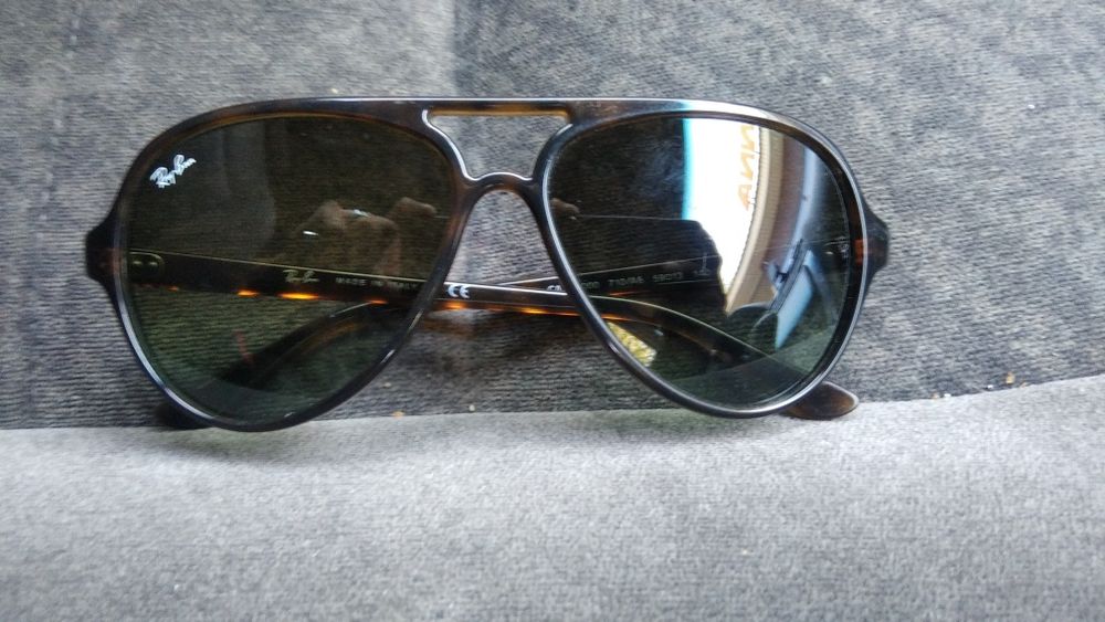 Солнцезащитные очки Ray Ban