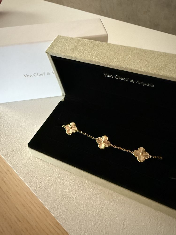Нови Налични Гривни Van Cleef