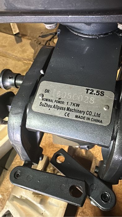 Мотор на лолку почти новый.