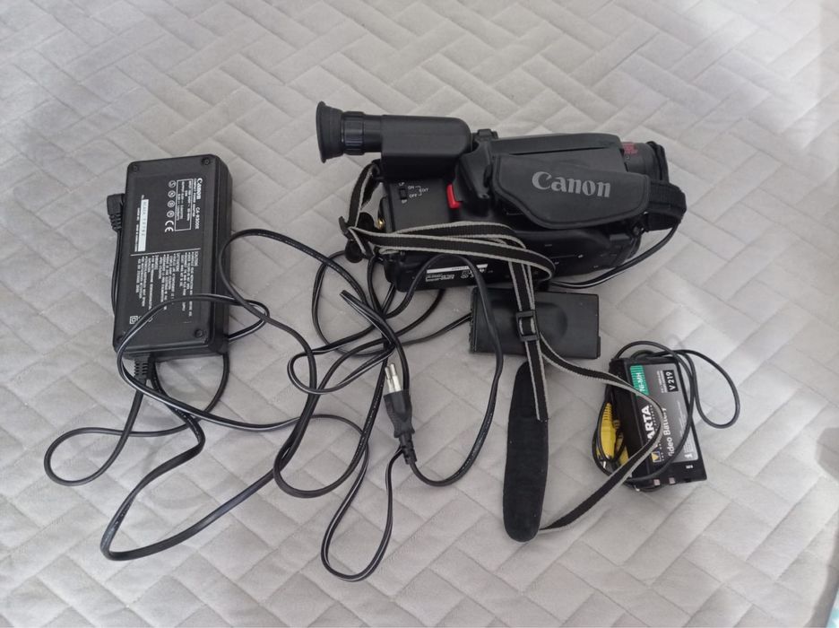 Продам видеокамеру Canon