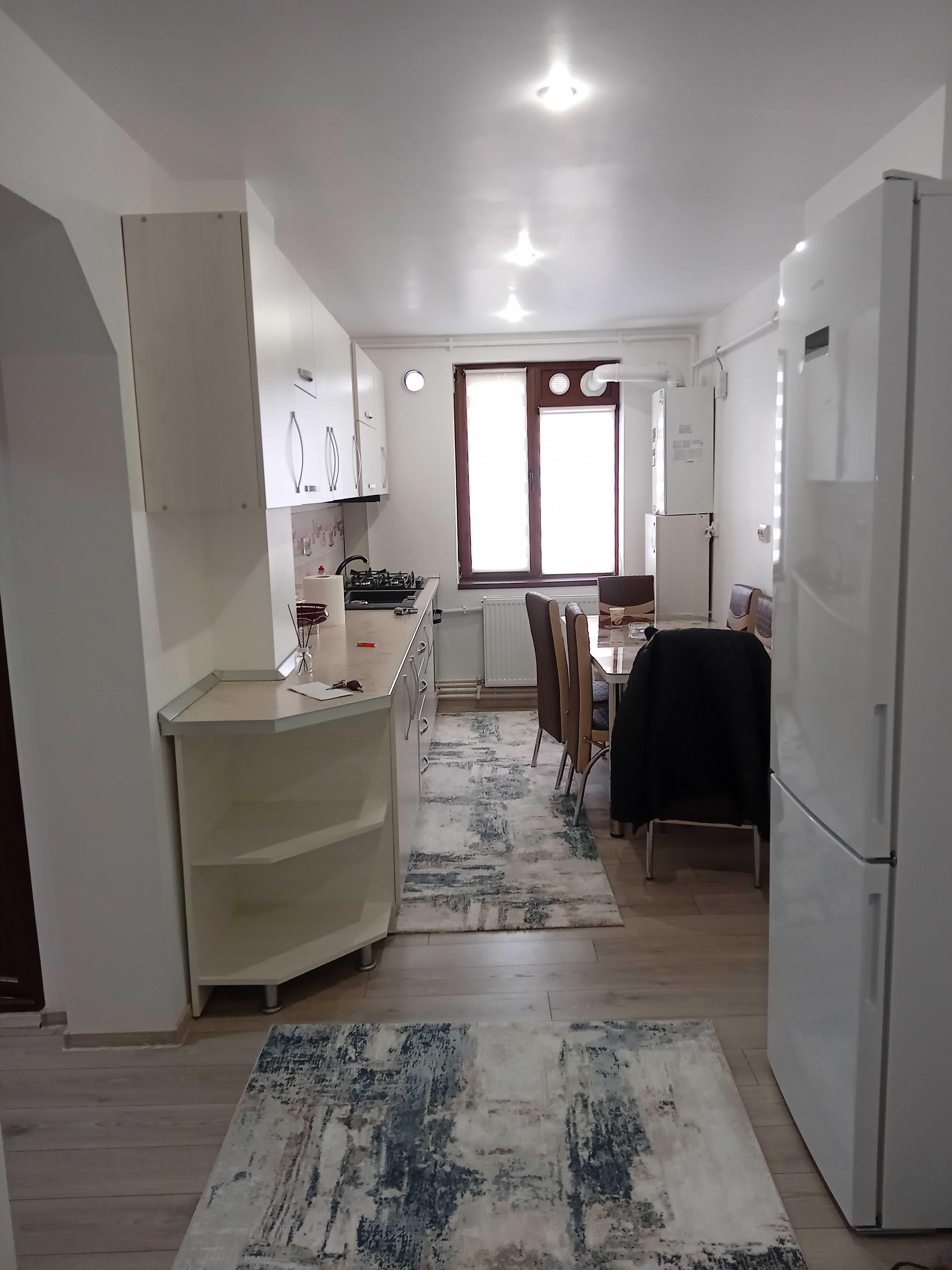 Vand apartament 3 camere, zona Spital