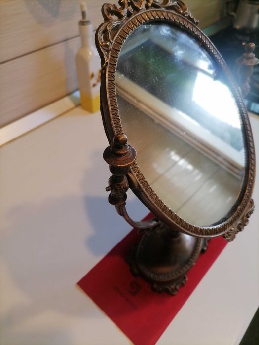 Oglinda cu rama și suport din bronz