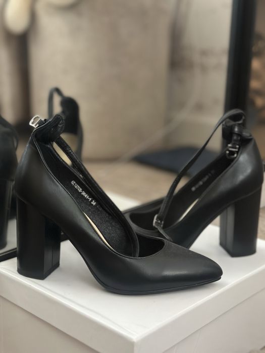 Обувь на каблуках (устойчивый)