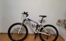 Bicicleta full suspension trek