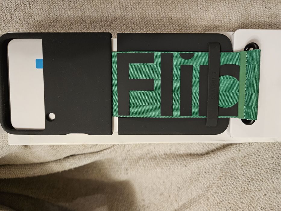 Смартфон Samsung Galaxy Z Flip4, 128GB, 8GB RAM, 5G, Graphite