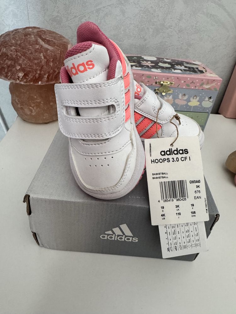 Бебешки маратонки adidas, Reebok и havaianas
