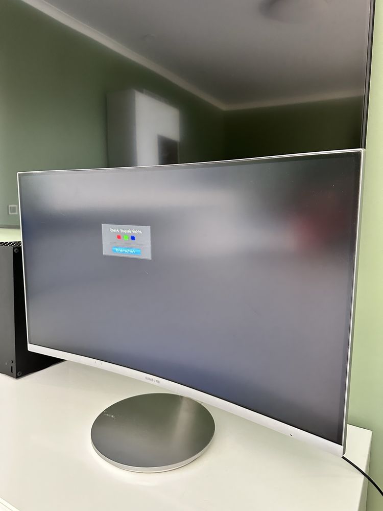 Монитор Samsung  LC27F591FDI Диагональ 27 дюймов. Изогнутый.