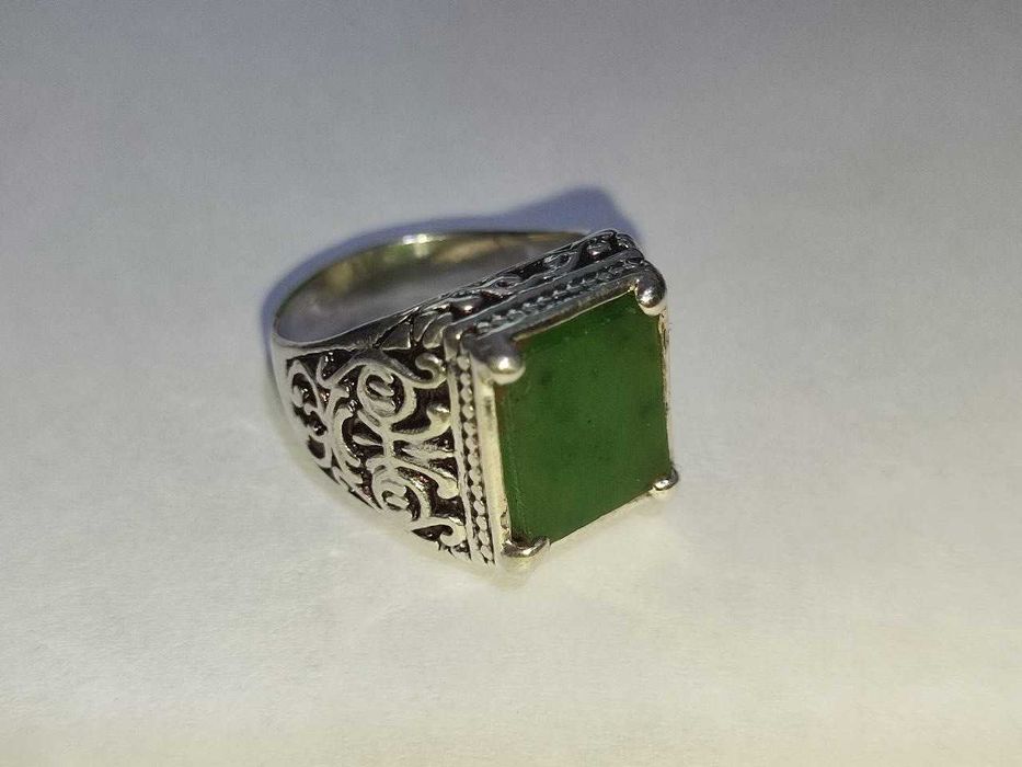 Серебряное кольцо с камнем НЕФРИТ