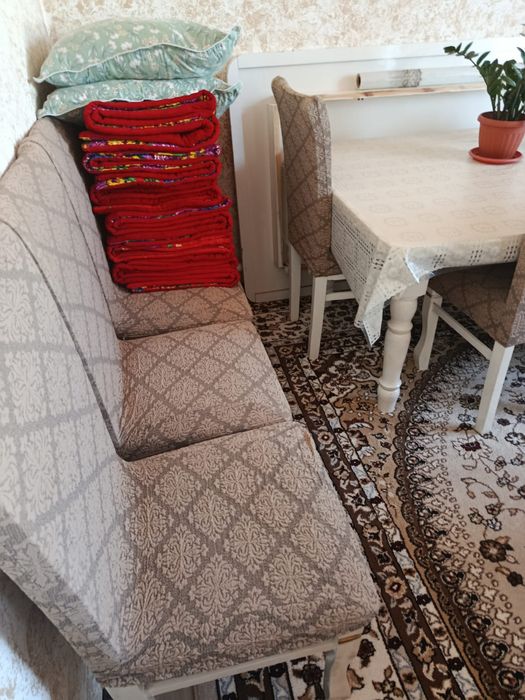 Стол орындығымен сатылады 260000