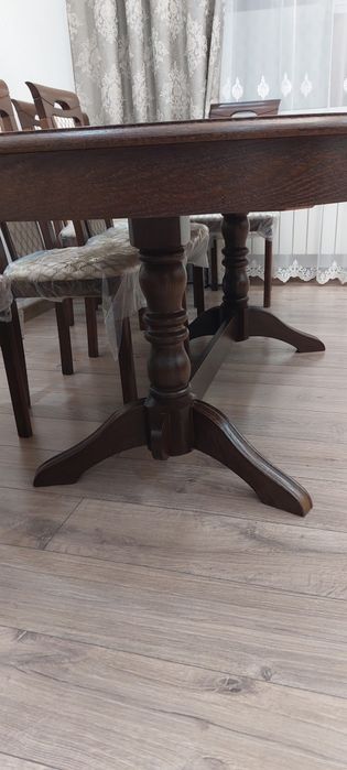 Продаётся стол для дома, гостинной,