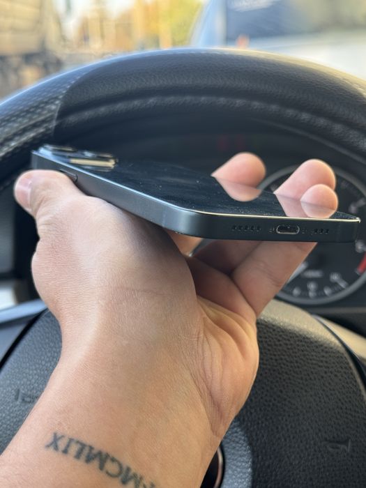 iPhone 14 • 256 GB • 85% bateria