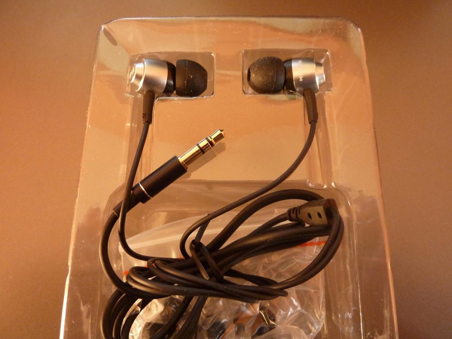 Продавам висококачествени слушалки тип тапи C56R
