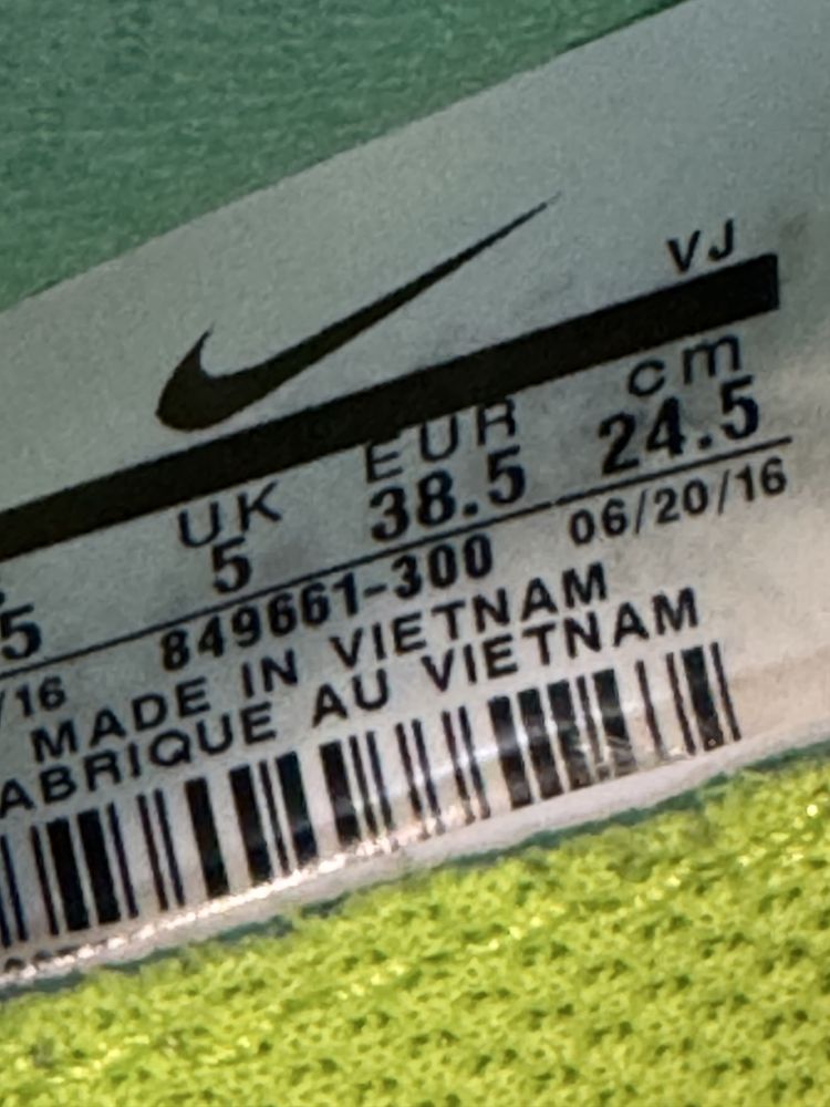Маратонки NIKE  .Номер 38.5