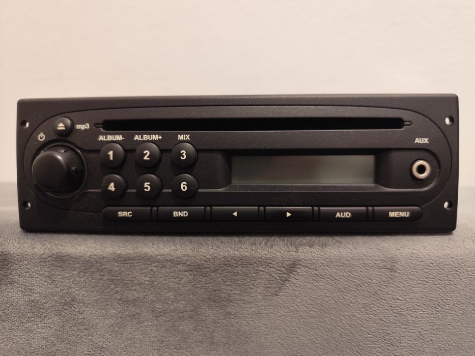 Vand Radio Cd Mp3 Player Dacia Logan/Sandero 2010