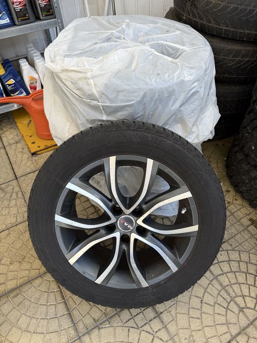 Алуминиеви двуцветни джанти с гуми Nissan Qashqai 216 60 17 4 броя