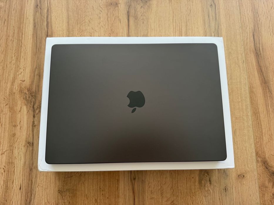 НОВ MacBook Pro 16" M5 MAX Chip 18-CPU/32-GPU/36GB RAM/2TB SSD В ГАРАНЦИЯ 3.04.2027г — миниатюра 1