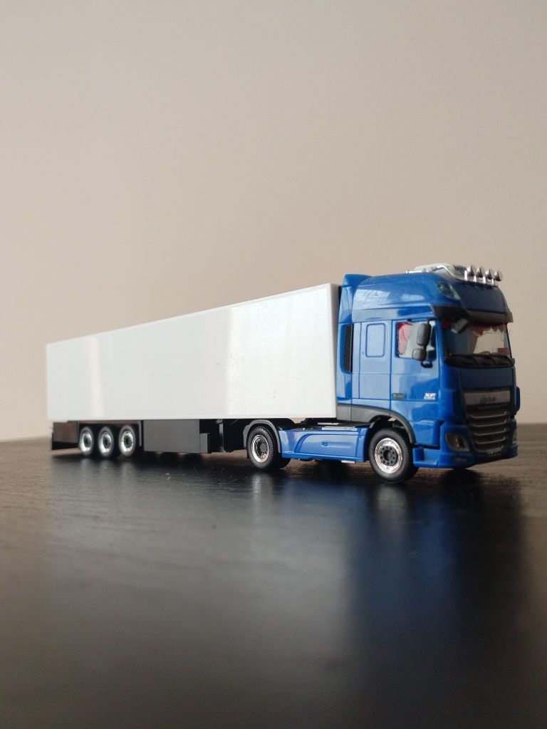 Камион DAF XF 106
