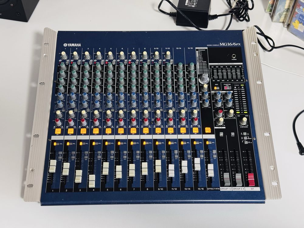 Mixer pasiv YAMAHA MG16/6FX,egalizator,efecte,16 canale,10 microfoane