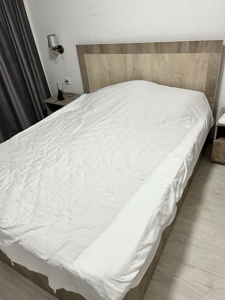 Продам кровать 2 тумбачки + матрас размер 160х200