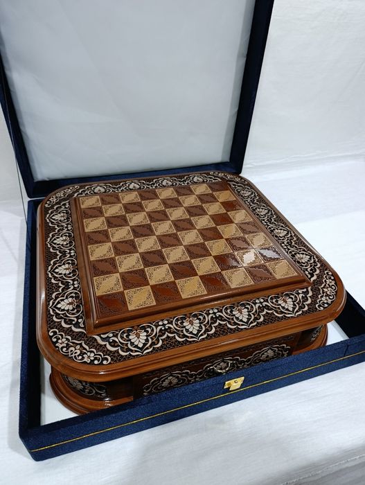 Shaxmat Шахматы 40×40 sm yongʻoq daraxtidan yasalgan