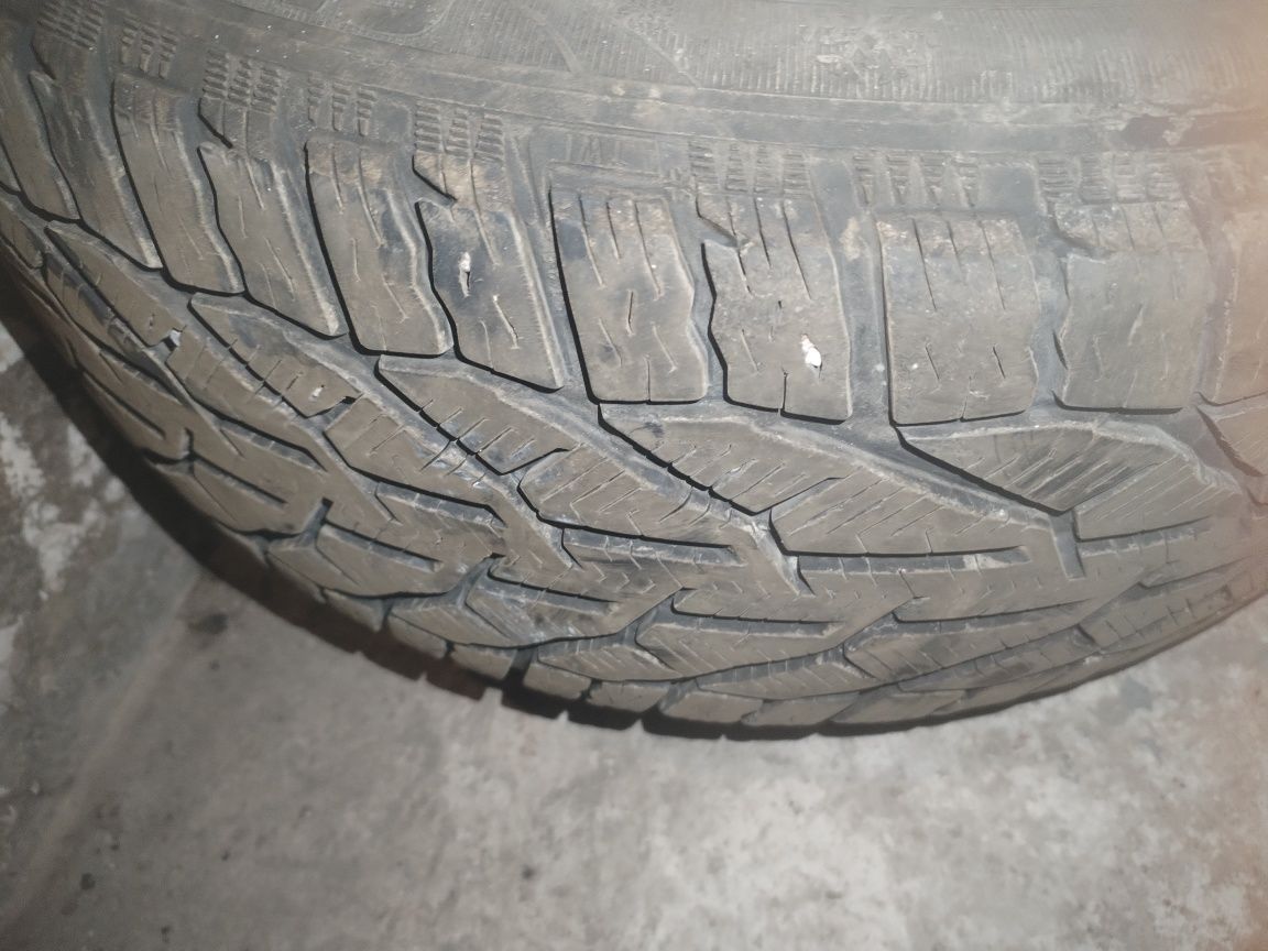Продавам зимни гуми R17