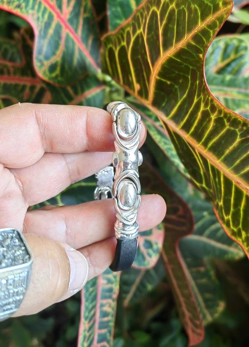 Мъжка сребърна гривна, гривна от сребро и кожа, голяма сребърна гривна