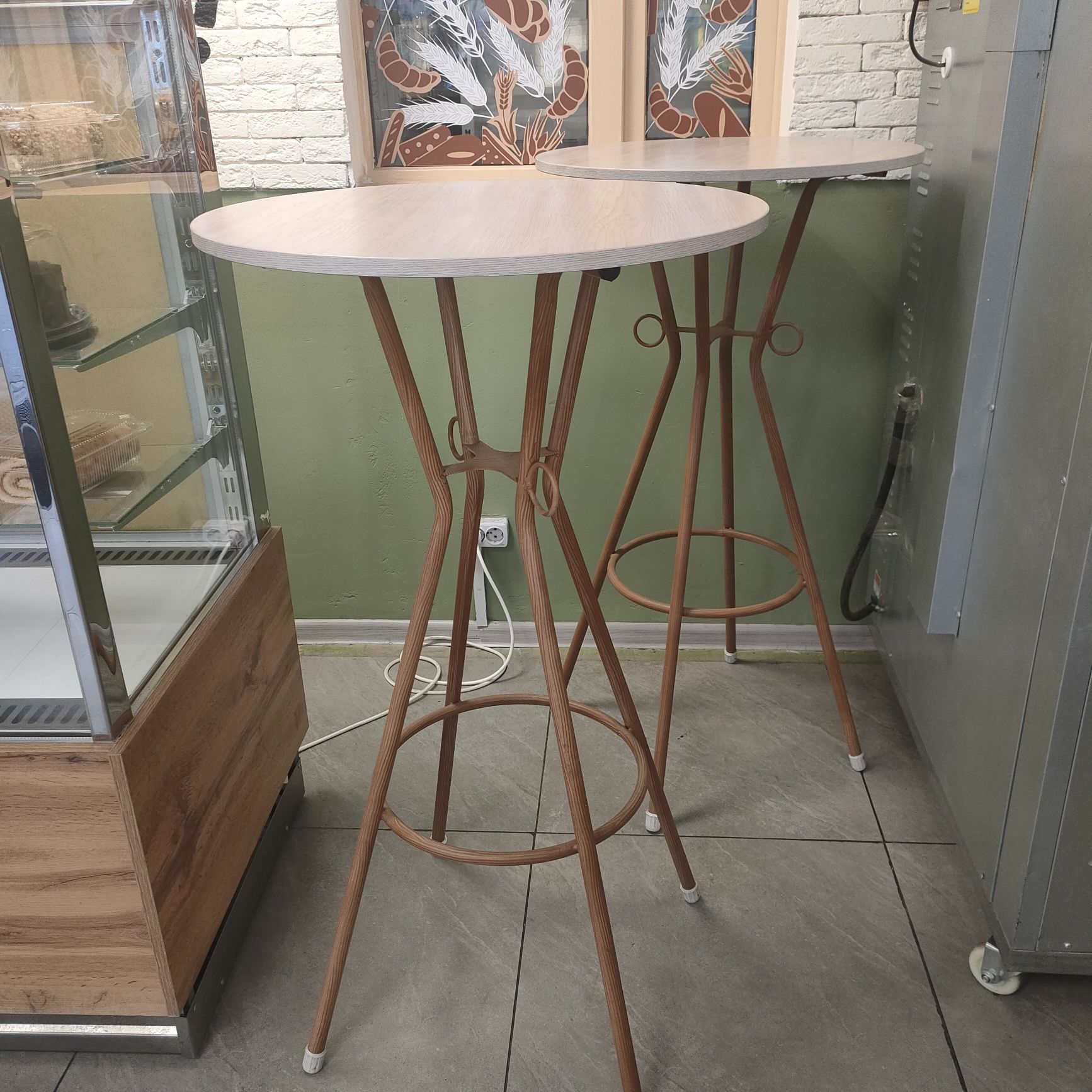 Столик для для кафе