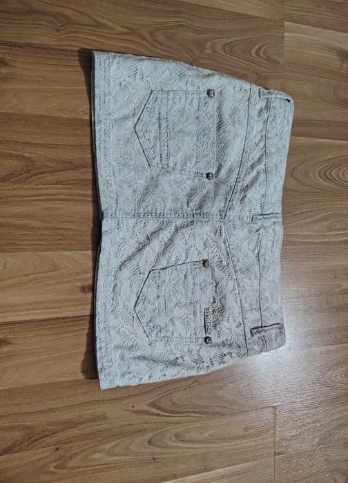 Vând fustițe scurte