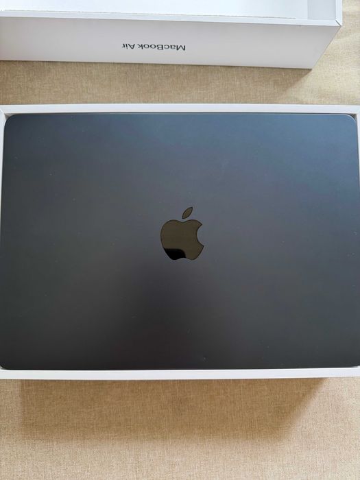 Macbook air М3 13, 256 gb, ram 8, капацитет на батерията 95 %, година 2024 — миниатюра 1